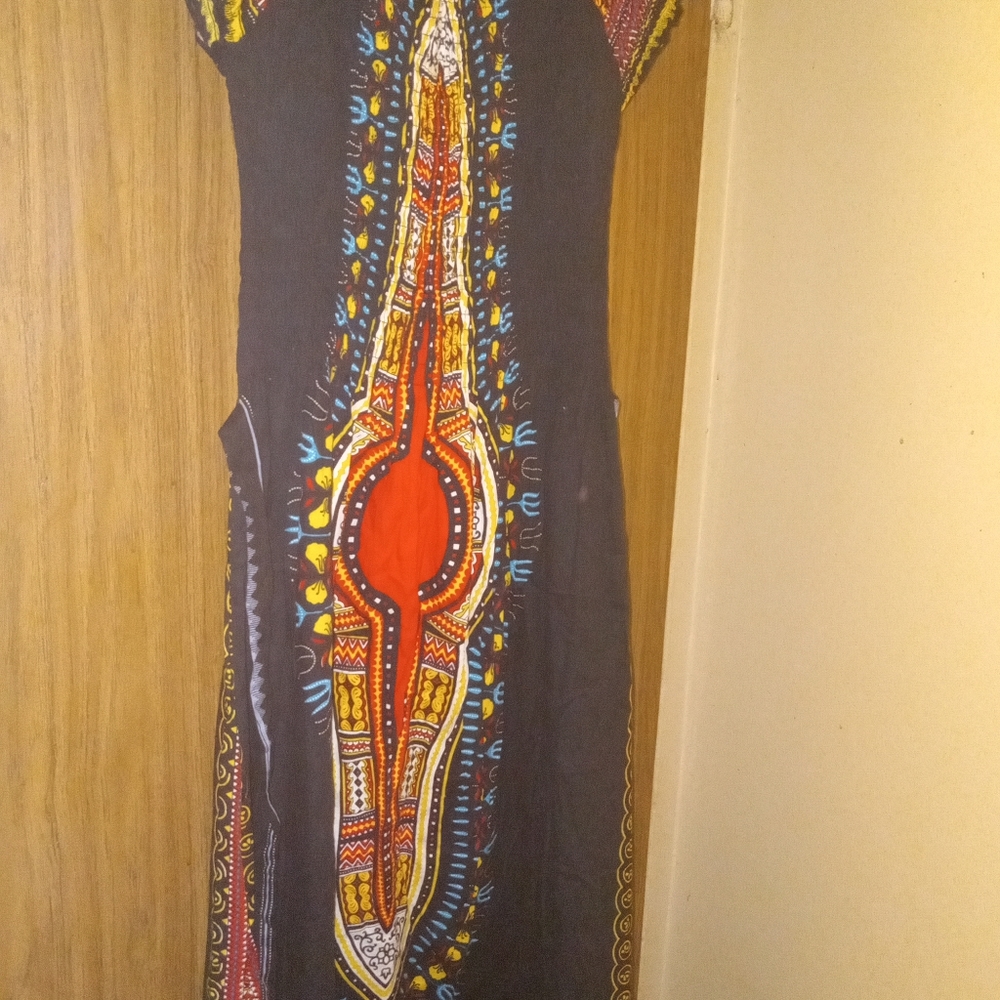 TRIbAL PRINTED DRESS.. - Picture 8 of 9